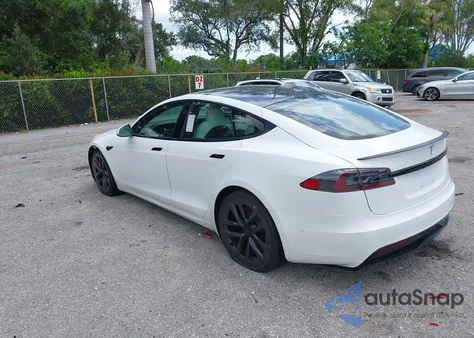 2022 Tesla Model S Plaid Tri Motor All-Wheel Drive from USA, damaged, VIN 5YJSA1E61NF460155